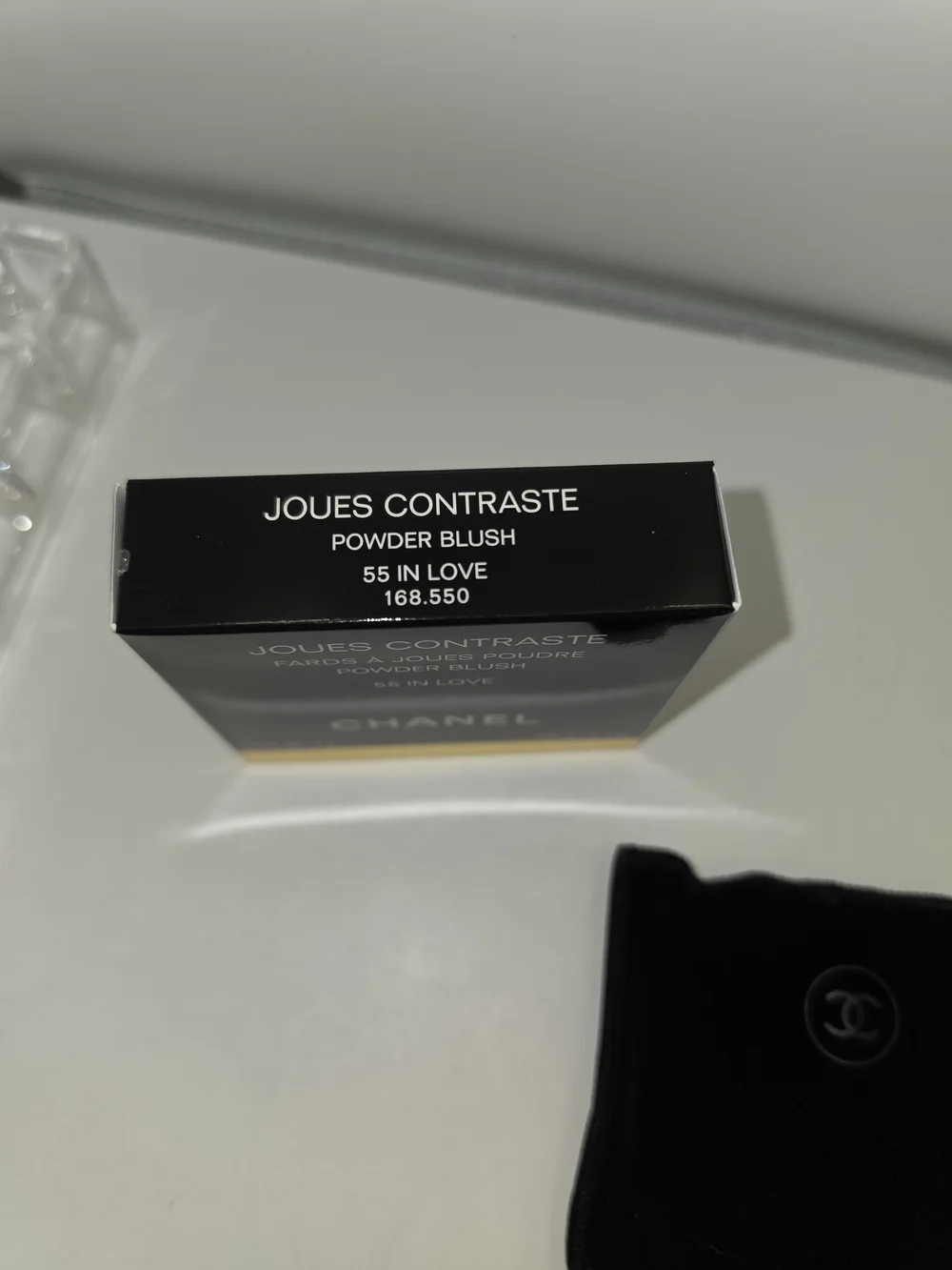 CHANEL joues contraste